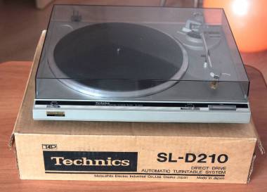 Проигрыватель виниловых дисков Technics SL-D210